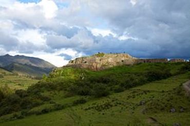 Peru_-_Cusco_Sacred_Valley_&_Incan_Ruins_040_-_Pukapukara_(2)